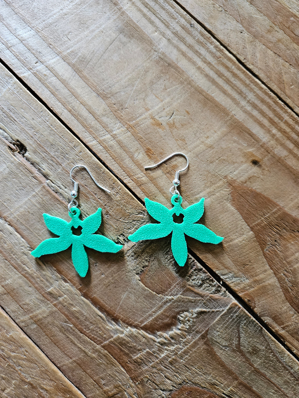 Boucle d'oreille feuille de vanille.